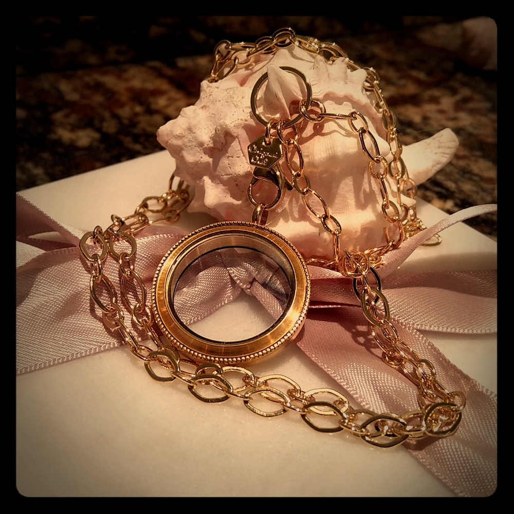 Origami Owl Gold Locket and Long Chain